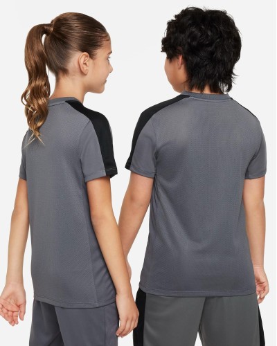 CAMISETA MANGA CORTA NIKE DRI-FIT ACADEMY23 KIDS SOCCER GRIS