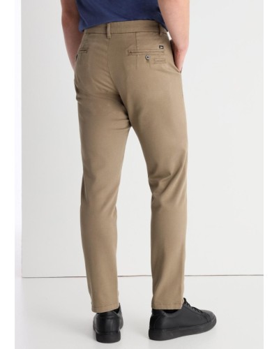 PANTALÓN LARGO CHINO BRUNO-INDIGO STRAIGHT TIRO MEDIO CAQUI