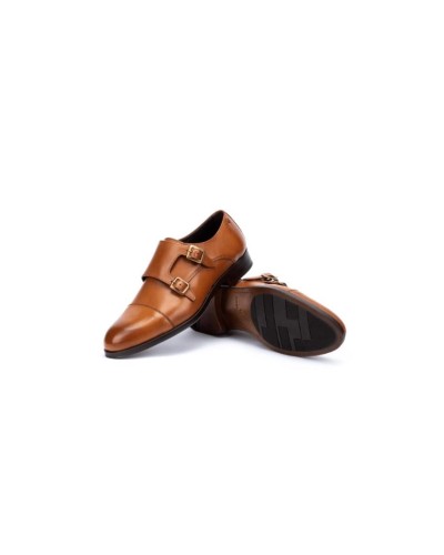 ZAPATO MODELO EMPIRE PIEL DETALLES HEBILLAS COLOR COGNAC