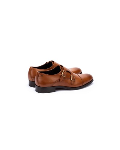 ZAPATO MODELO EMPIRE PIEL DETALLES HEBILLAS COLOR COGNAC