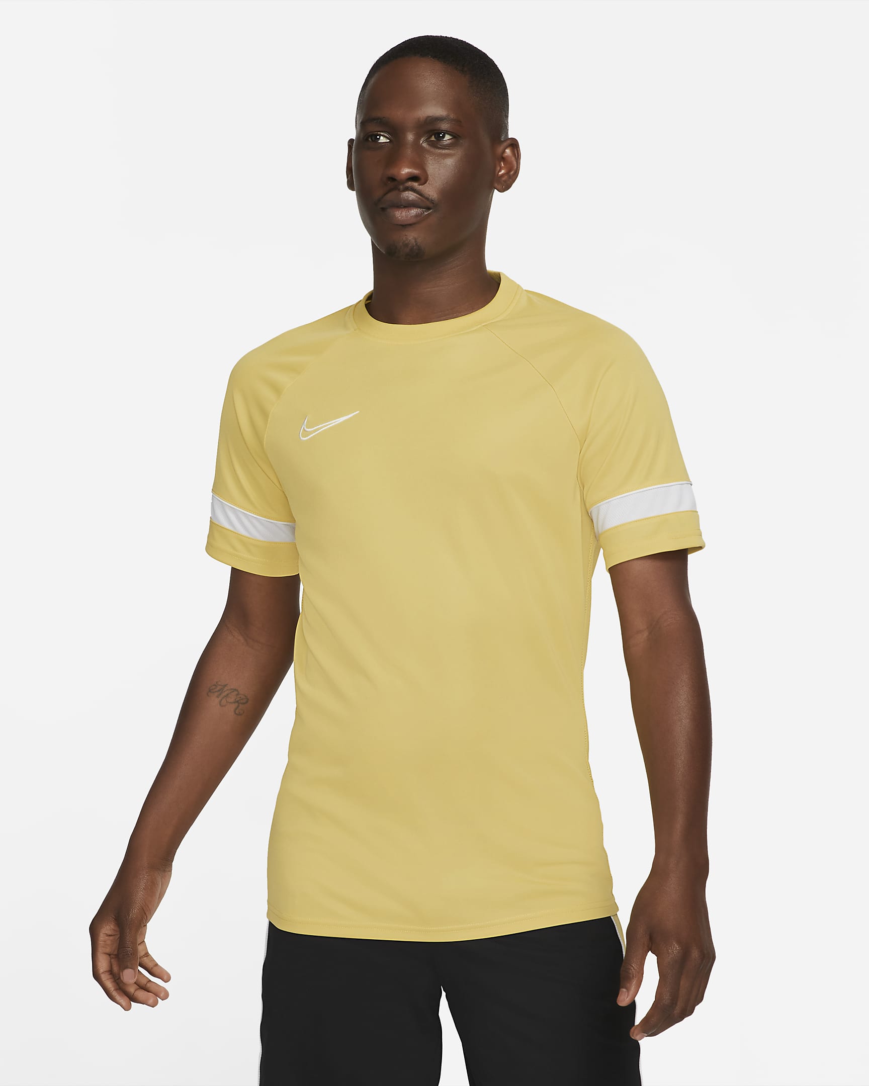 CAMISETA MANGA CORTA Nike Dri-fit Academy 
Mens Short-sleeve Soccer Top ORO