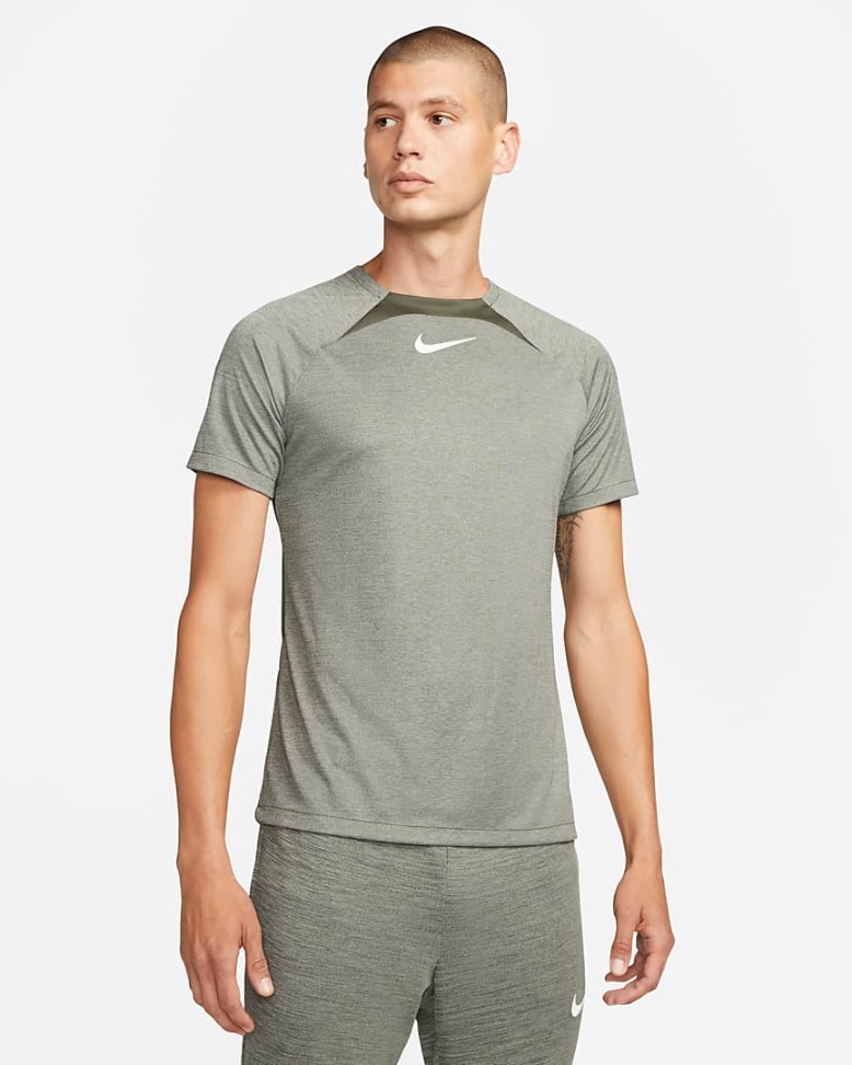 CAMISETA MANGA CORTO NIKE DRI-FIT ACADEMY MENS SHORT-SI FA22 VERDE/BLANCO